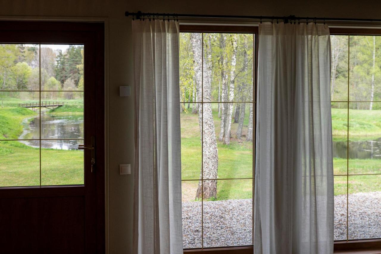 Brivdienu Maja Vejini Straupe Esterno foto